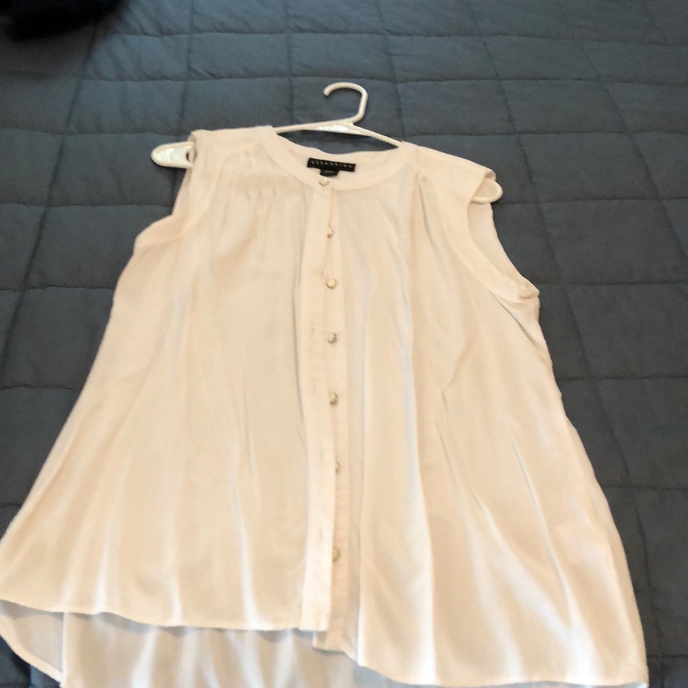 Cute sleeveless top button down